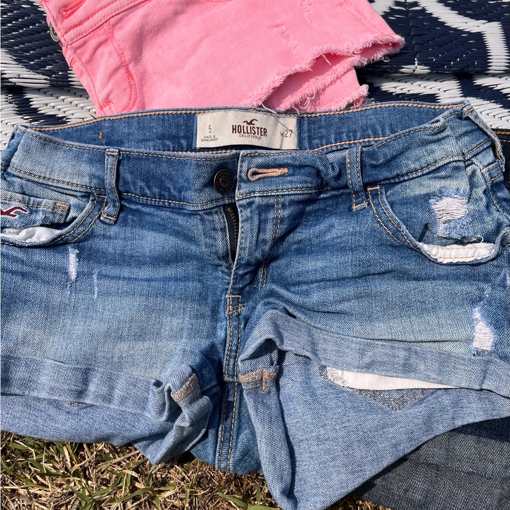 EUC Hollister jean shorts size 5.